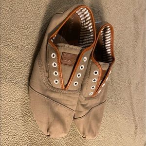 Men’s Toms casual shoes